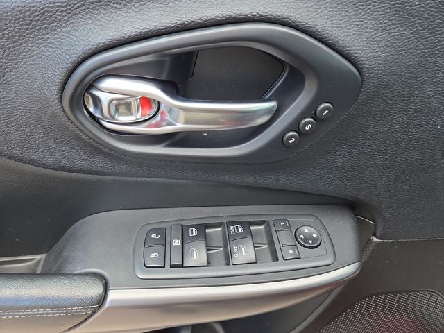 2019 Jeep Cherokee Overland
