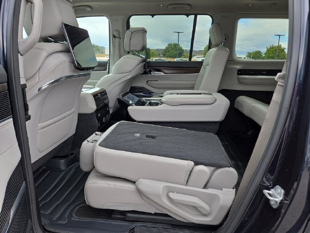 2023 Jeep Grand Wagoneer Base