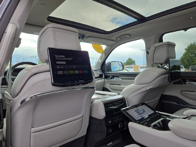 2023 Jeep Grand Wagoneer Base
