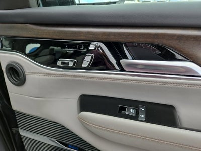 2023 Jeep Grand Wagoneer Base