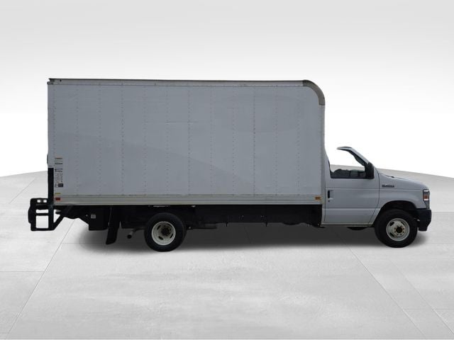 2022 Ford E-450SD Base