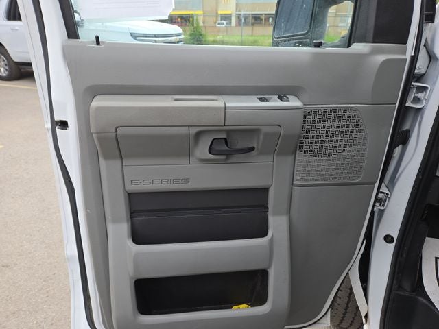 2022 Ford E-450SD Base
