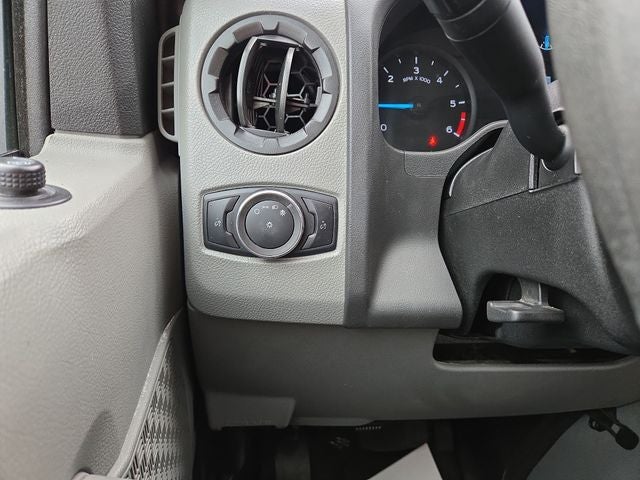 2022 Ford E-450SD Base