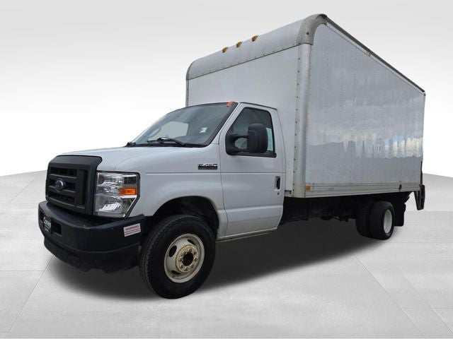 2022 Ford E-450SD Base