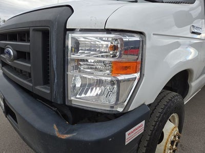 2022 Ford E-450SD Base