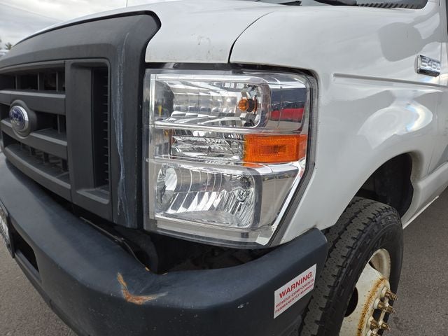 2022 Ford E-450SD Base