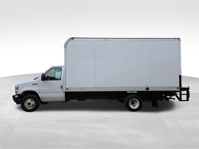 2022 Ford E-450SD Base