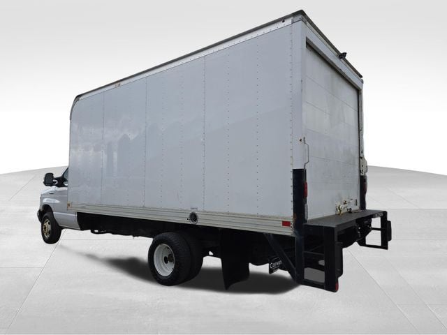 2022 Ford E-450SD Base