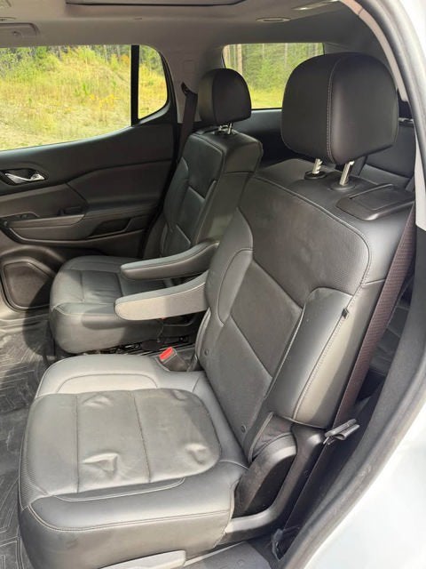 2022 GMC Acadia SLT