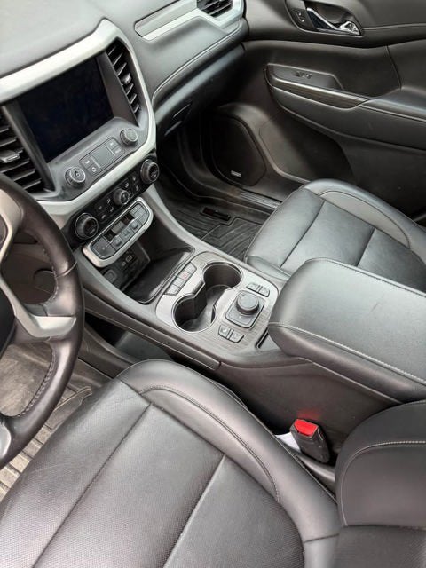 2022 GMC Acadia SLT