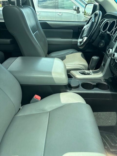 2017 Toyota Sequoia SR5 5.7L
