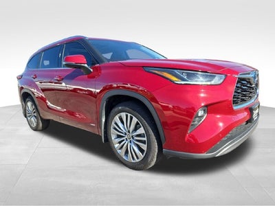 2023 Toyota Highlander Hybrid Platinum