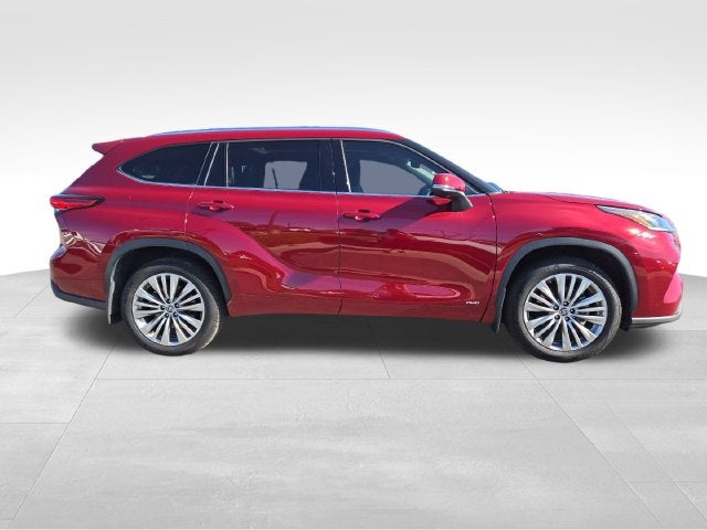 2023 Toyota Highlander Hybrid Platinum