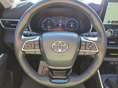 2023 Toyota Highlander Hybrid Platinum