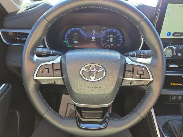 2023 Toyota Highlander Hybrid Platinum