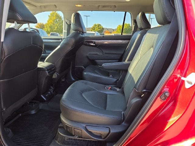 2023 Toyota Highlander Hybrid Platinum