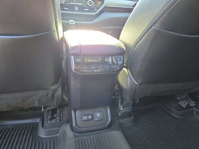 2023 Toyota Highlander Hybrid Platinum