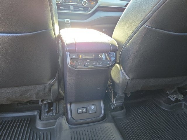 2023 Toyota Highlander Hybrid Platinum