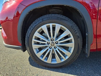 2023 Toyota Highlander Hybrid Platinum