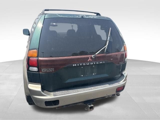 2000 Mitsubishi Montero Sport XLS