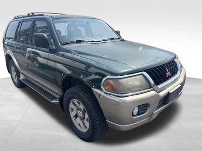 2000 Mitsubishi Montero Sport XLS