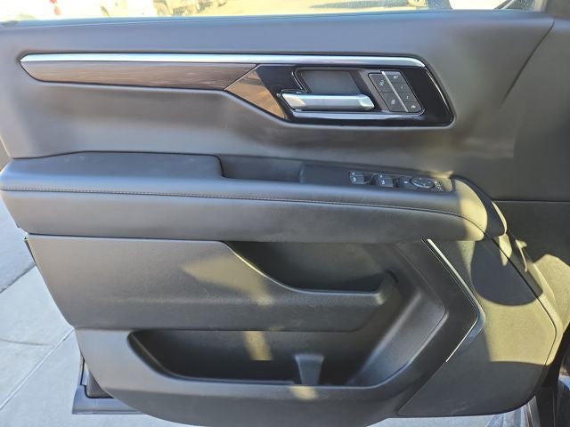 2025 Chevrolet Suburban LT