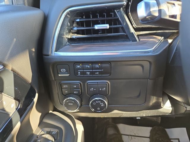 2025 Chevrolet Suburban LT