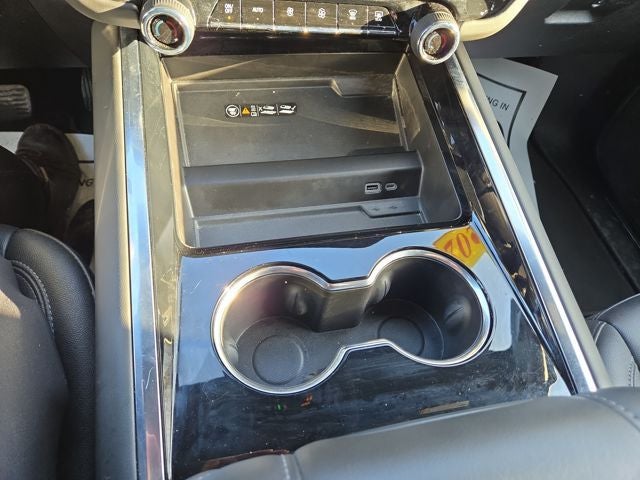 2025 Chevrolet Suburban LT