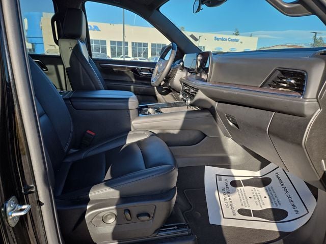 2025 Chevrolet Suburban LT