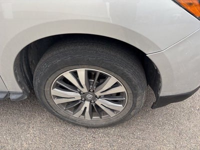 2020 Nissan Pathfinder SV