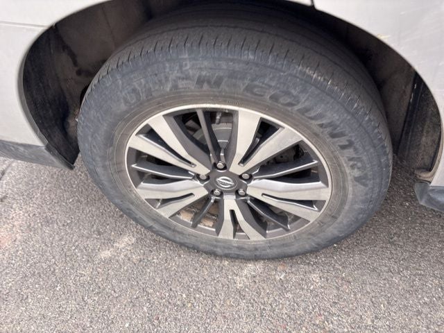 2020 Nissan Pathfinder SV