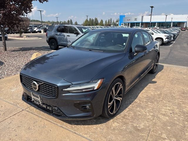 2024 Volvo S60 B5 Plus Dark Theme