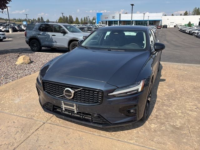 2024 Volvo S60 B5 Plus Dark Theme