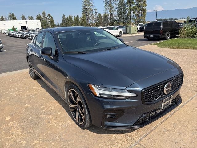 2024 Volvo S60 B5 Plus Dark Theme